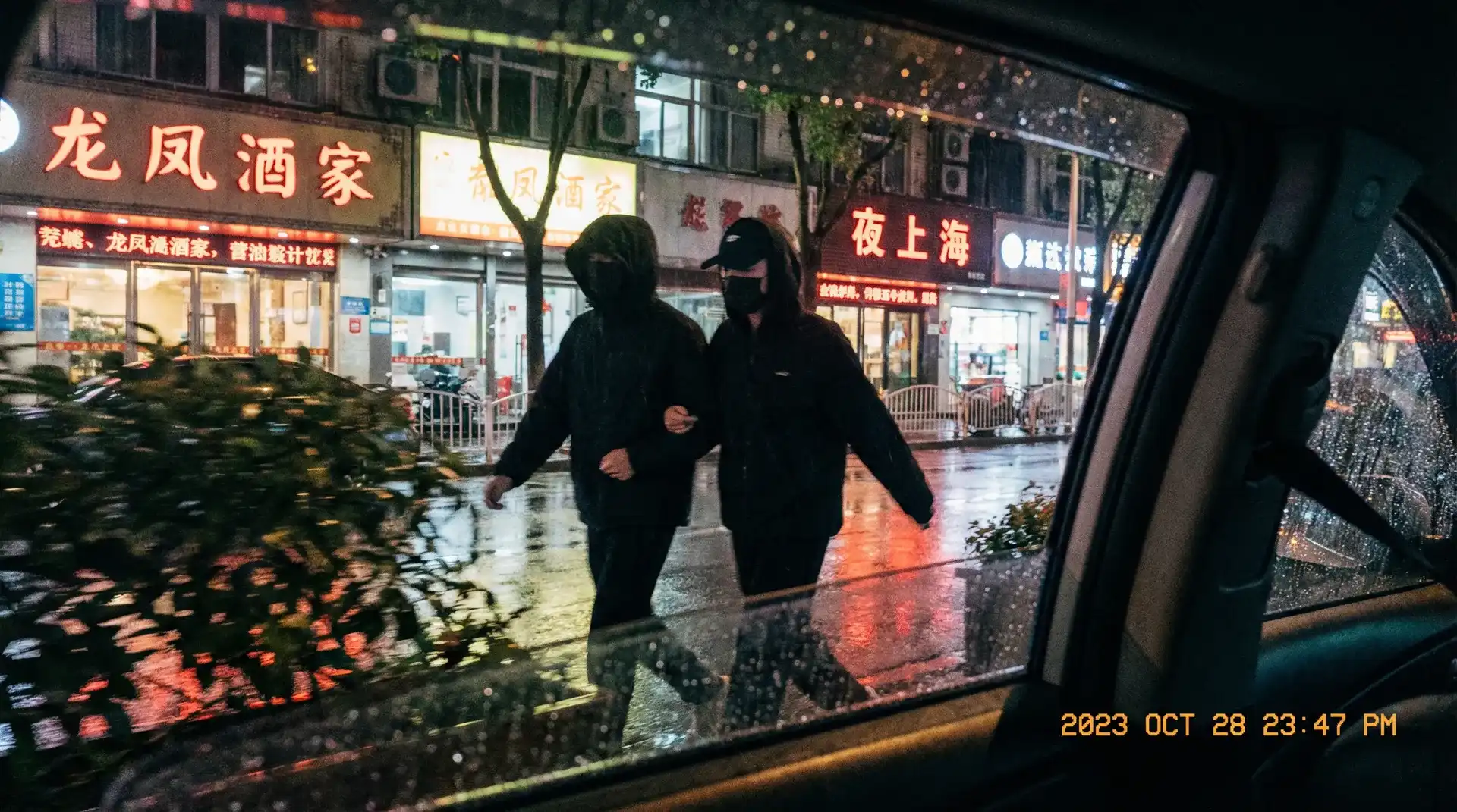 必一体育app - 顶流明星深夜密会现场抓拍照片